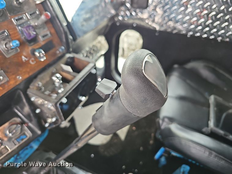 image for item EJ5952 1999 Peterbilt 379 semi truck