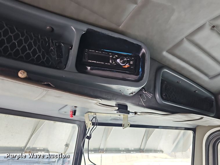 image for item EJ5952 1999 Peterbilt 379 semi truck