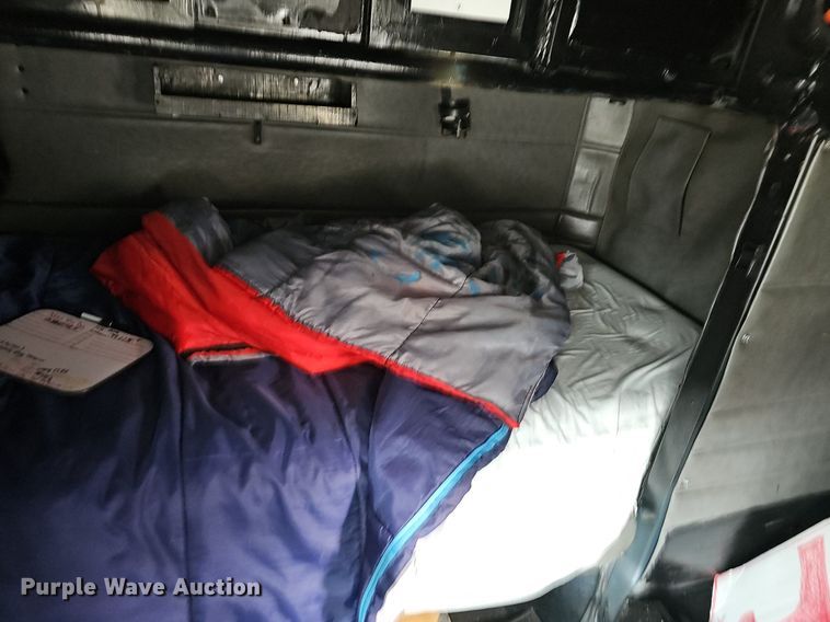 image for item EJ5952 1999 Peterbilt 379 semi truck