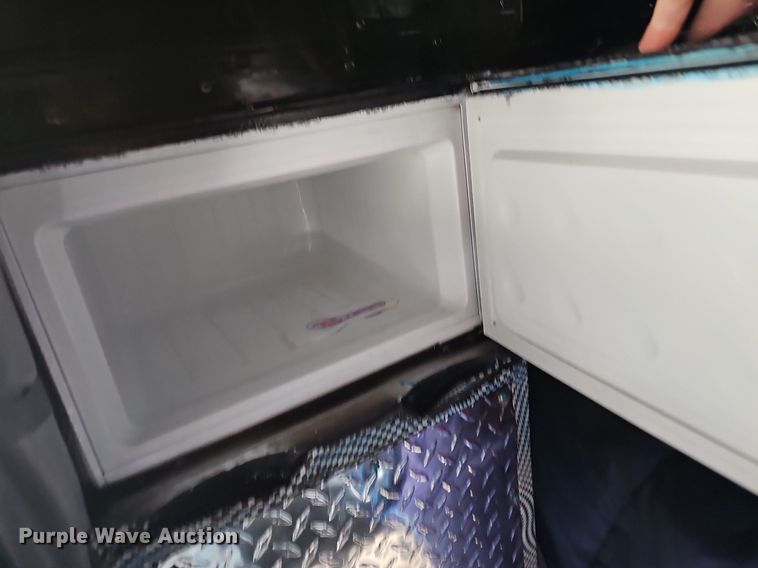 image for item EJ5952 1999 Peterbilt 379 semi truck