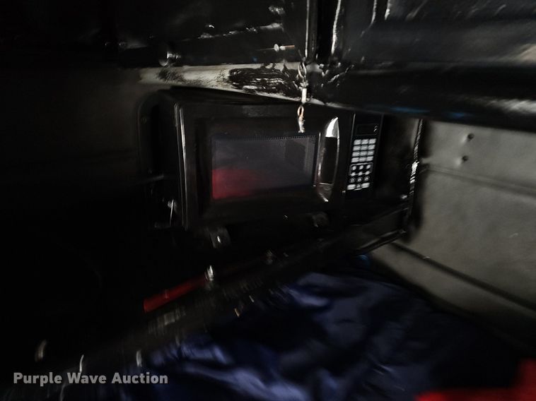 image for item EJ5952 1999 Peterbilt 379 semi truck