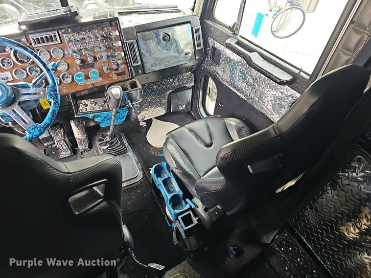 image for item EJ5952 1999 Peterbilt 379 semi truck