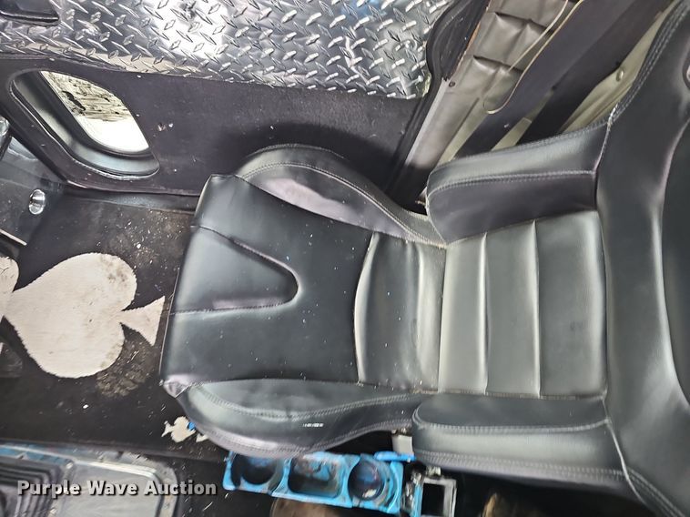 image for item EJ5952 1999 Peterbilt 379 semi truck