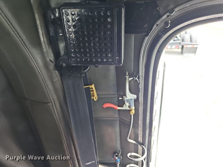 image for item EJ5952 1999 Peterbilt 379 semi truck