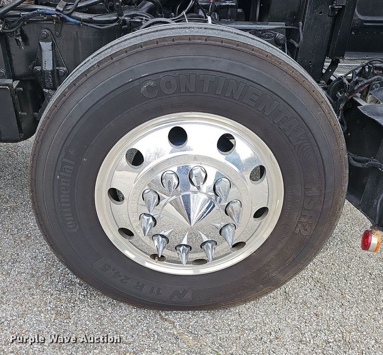 image for item EJ5952 1999 Peterbilt 379 semi truck