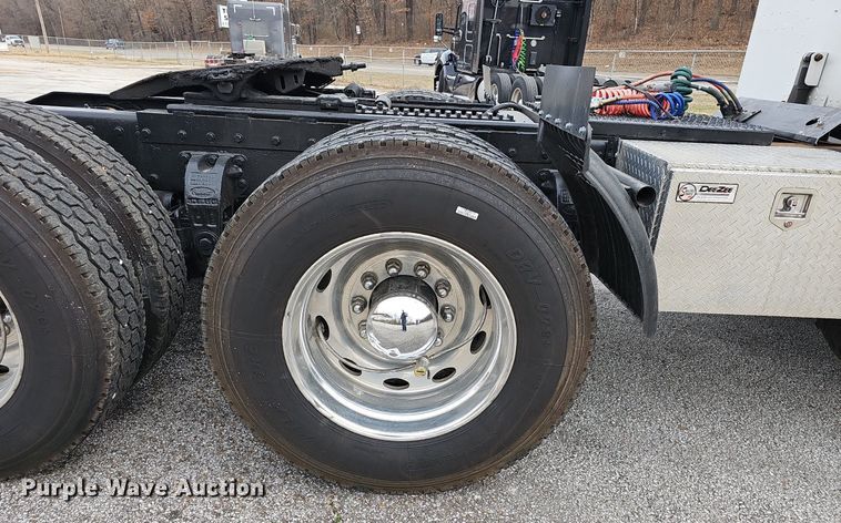 image for item EJ5952 1999 Peterbilt 379 semi truck