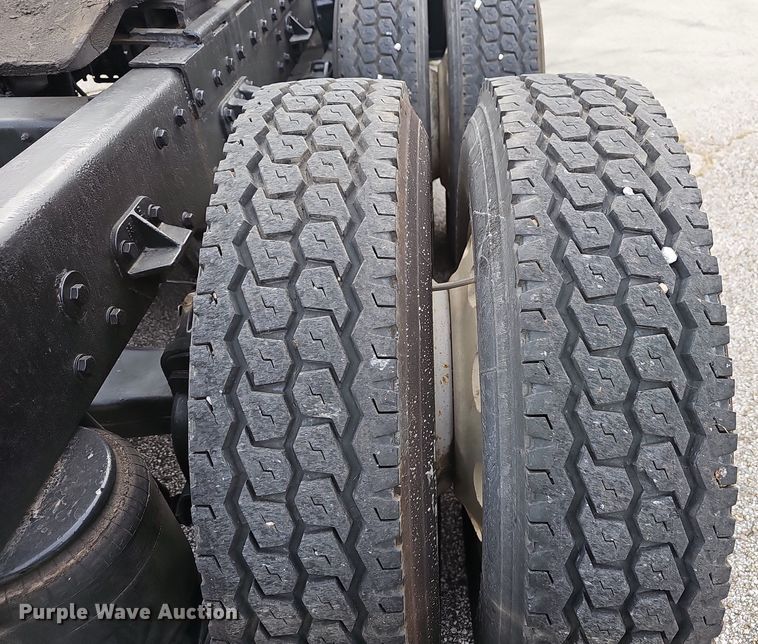 image for item EJ5952 1999 Peterbilt 379 semi truck