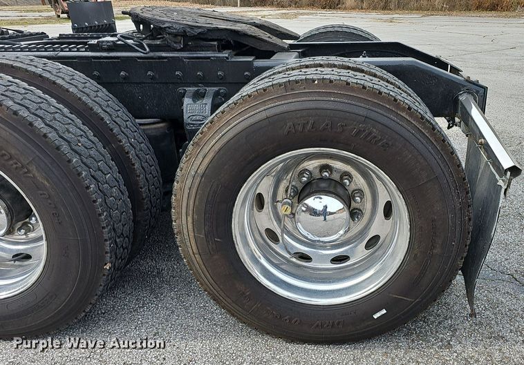 image for item EJ5952 1999 Peterbilt 379 semi truck