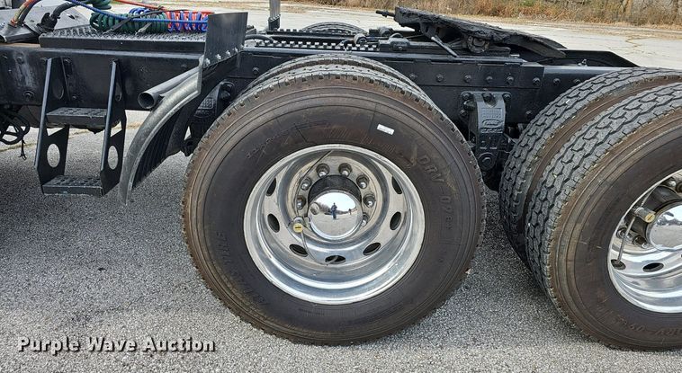 image for item EJ5952 1999 Peterbilt 379 semi truck