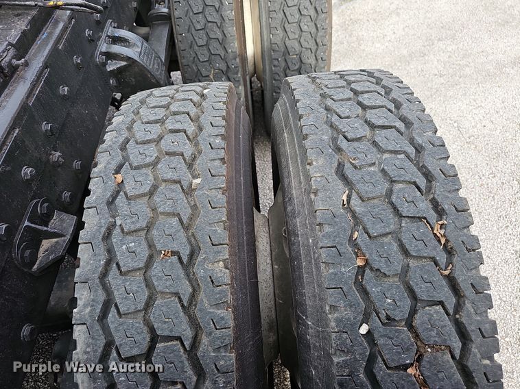 image for item EJ5952 1999 Peterbilt 379 semi truck