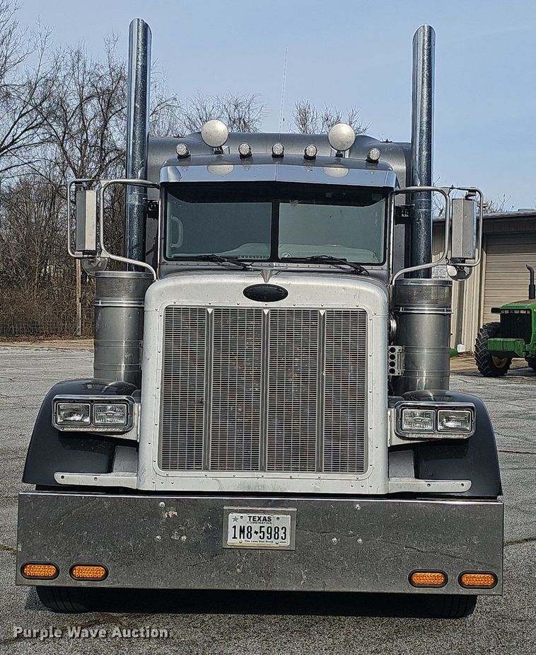 image for item EJ5953 2006 Peterbilt  379 semi truck