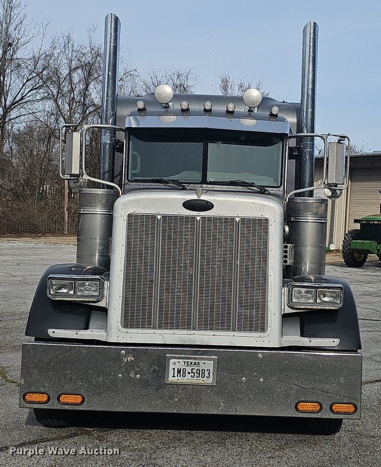 image for item EJ5953 2006 Peterbilt  379 semi truck