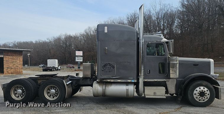 image for item EJ5953 2006 Peterbilt  379 semi truck