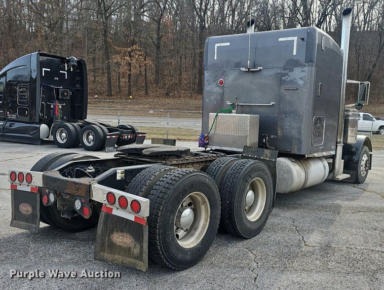 image for item EJ5953 2006 Peterbilt  379 semi truck