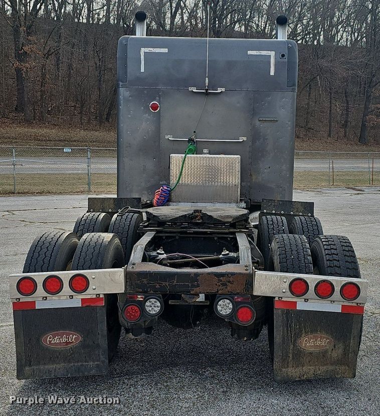 image for item EJ5953 2006 Peterbilt  379 semi truck