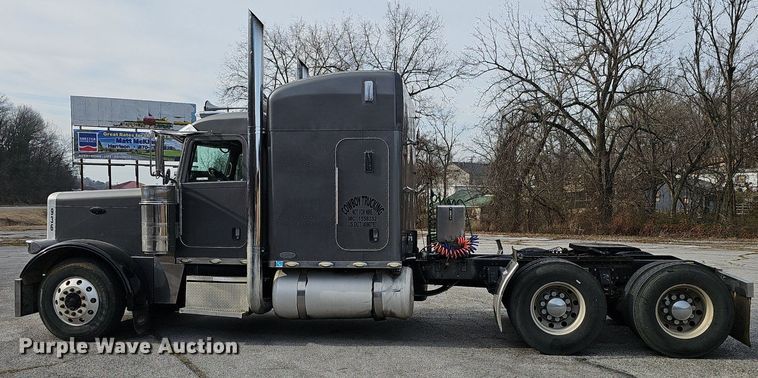 image for item EJ5953 2006 Peterbilt  379 semi truck