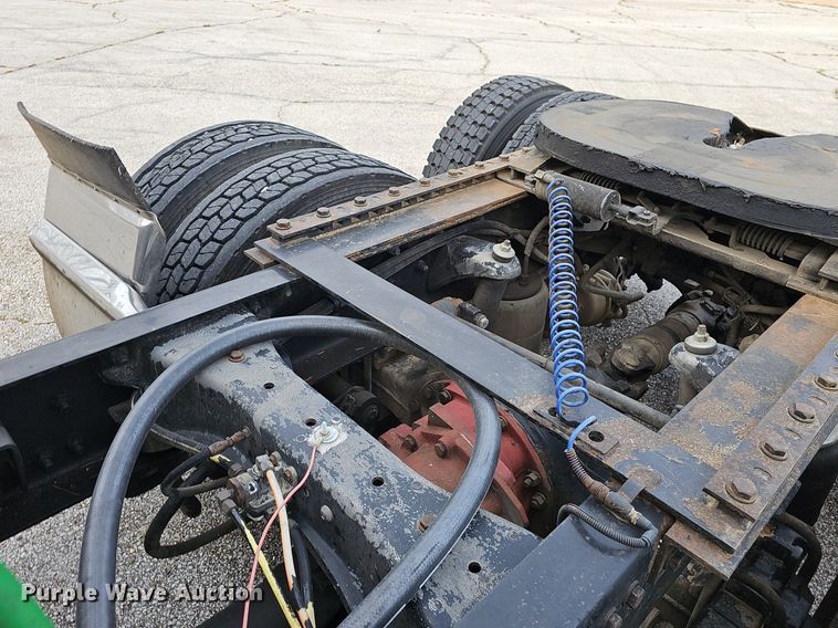 image for item EJ5953 2006 Peterbilt  379 semi truck