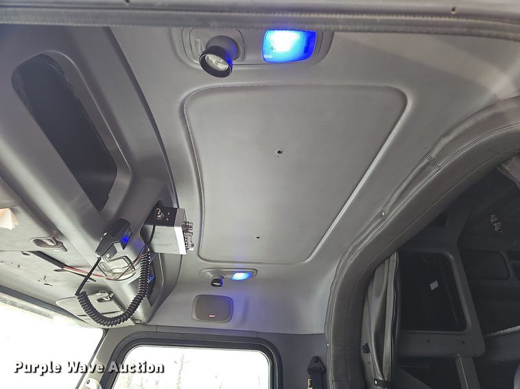 image for item EJ5953 2006 Peterbilt  379 semi truck