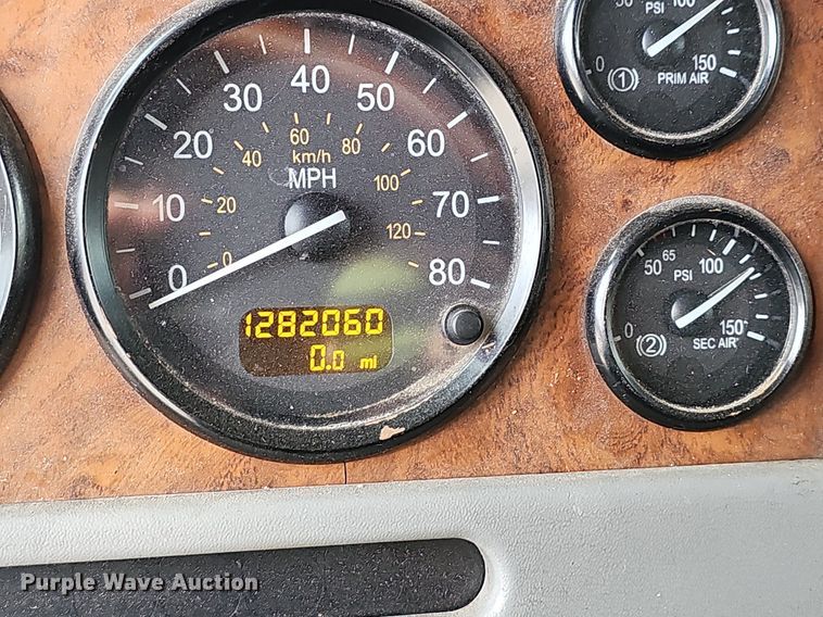 image for item EJ5953 2006 Peterbilt  379 semi truck