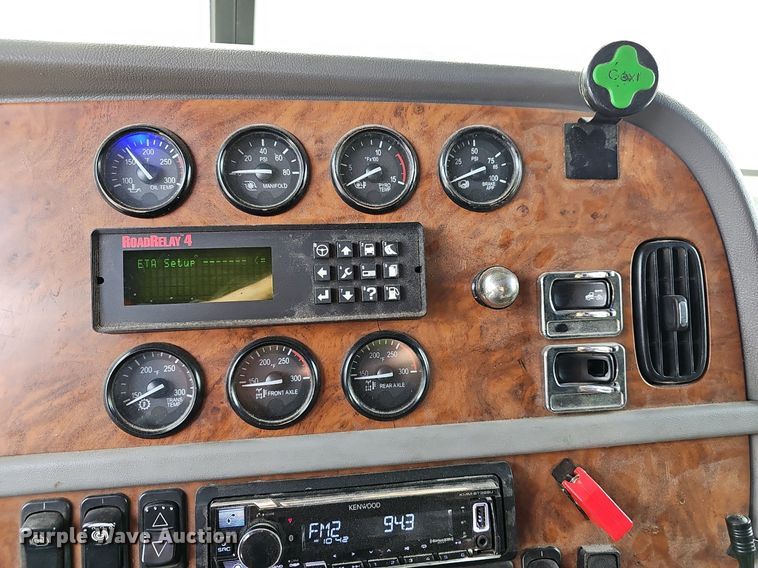 image for item EJ5953 2006 Peterbilt  379 semi truck