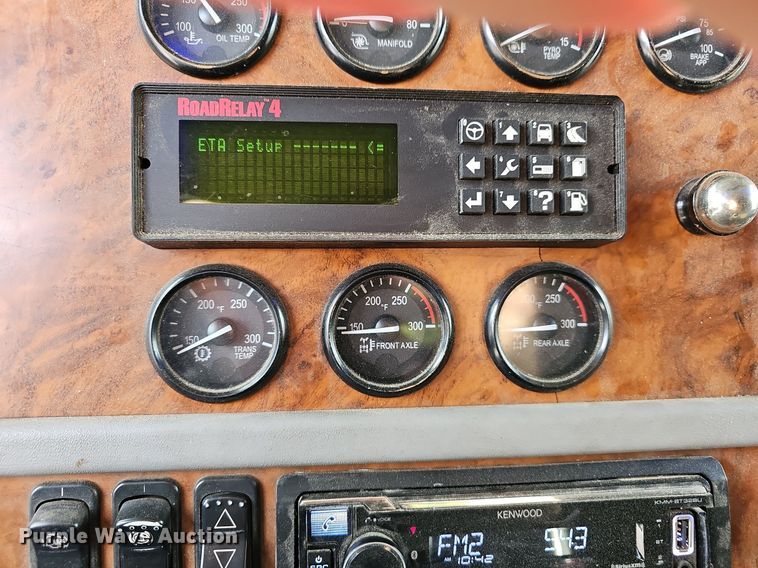 image for item EJ5953 2006 Peterbilt  379 semi truck