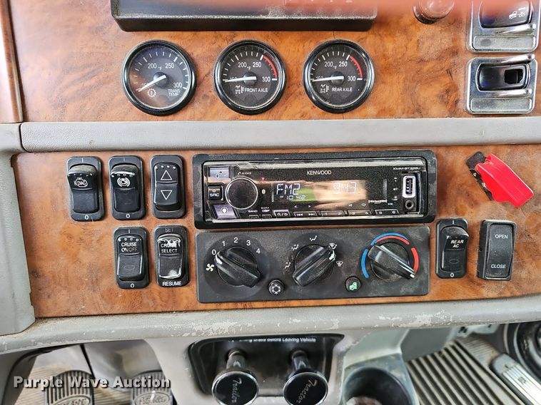 image for item EJ5953 2006 Peterbilt  379 semi truck