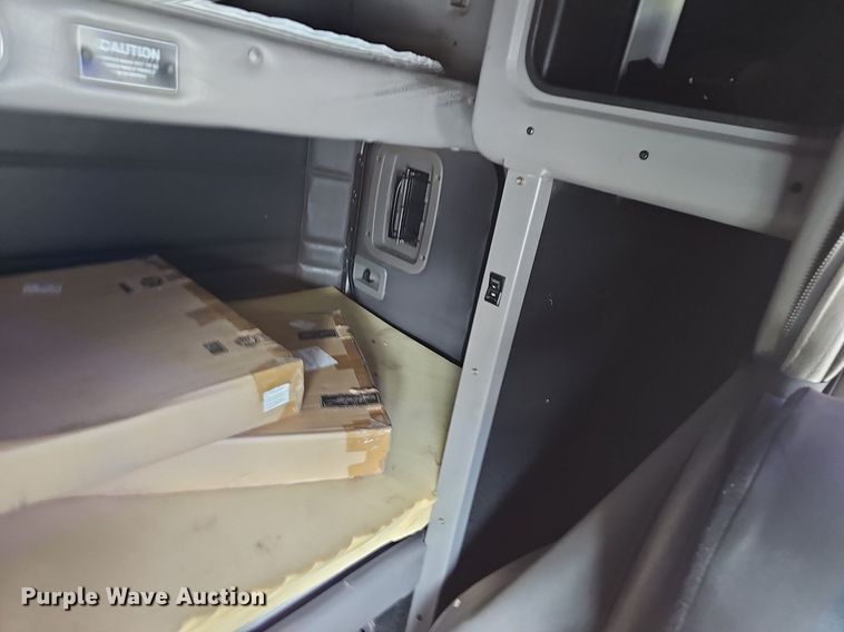 image for item EJ5953 2006 Peterbilt  379 semi truck