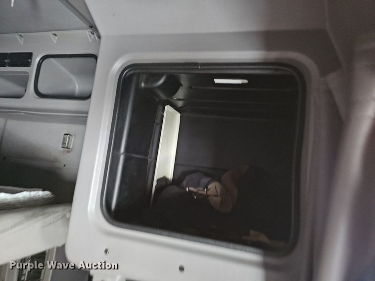 image for item EJ5953 2006 Peterbilt  379 semi truck