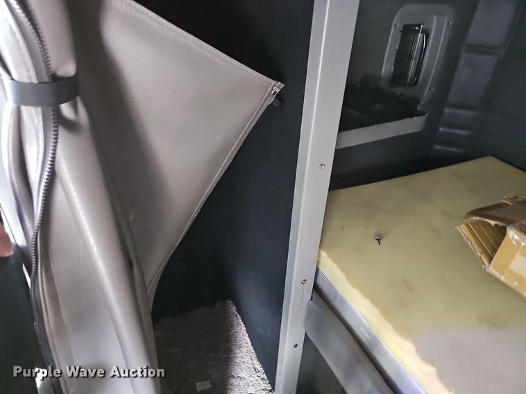 image for item EJ5953 2006 Peterbilt  379 semi truck