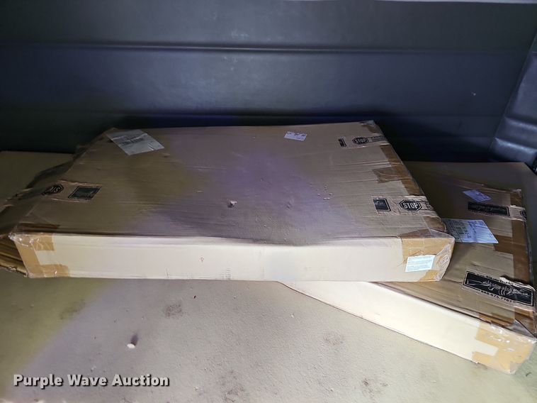 image for item EJ5953 2006 Peterbilt  379 semi truck