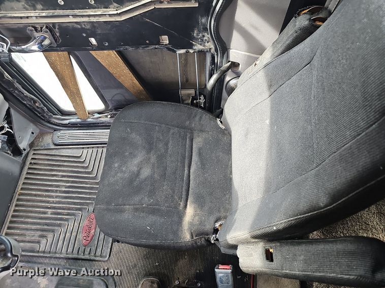 image for item EJ5953 2006 Peterbilt  379 semi truck