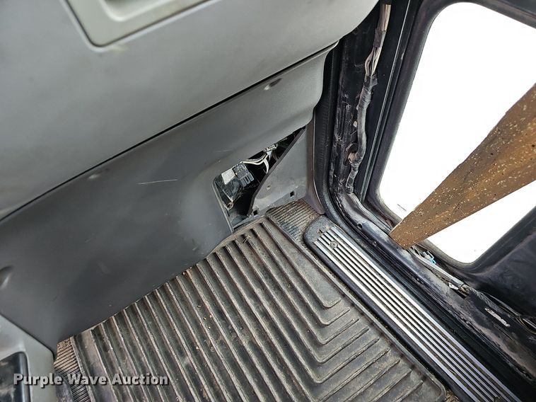 image for item EJ5953 2006 Peterbilt  379 semi truck