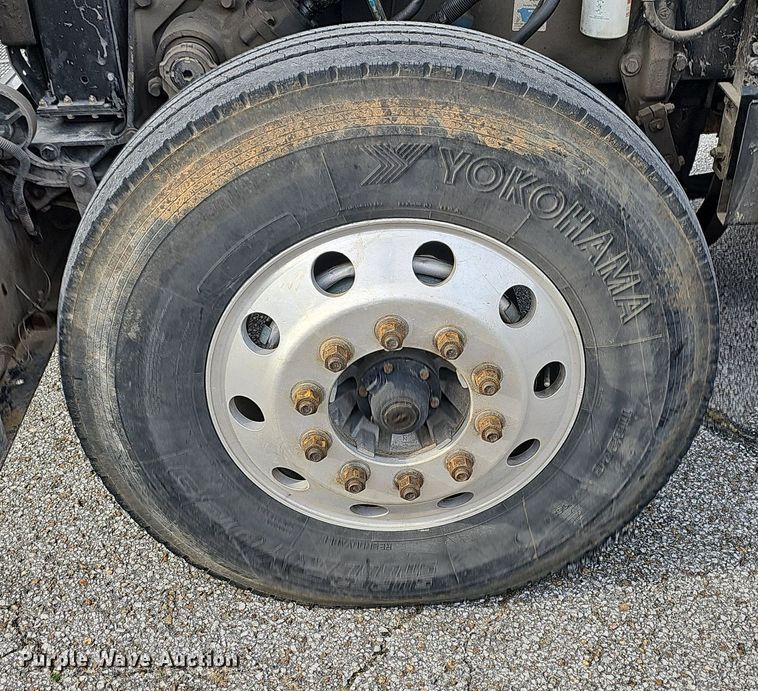 image for item EJ5953 2006 Peterbilt  379 semi truck