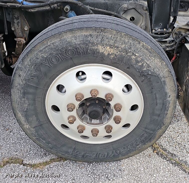 image for item EJ5953 2006 Peterbilt  379 semi truck