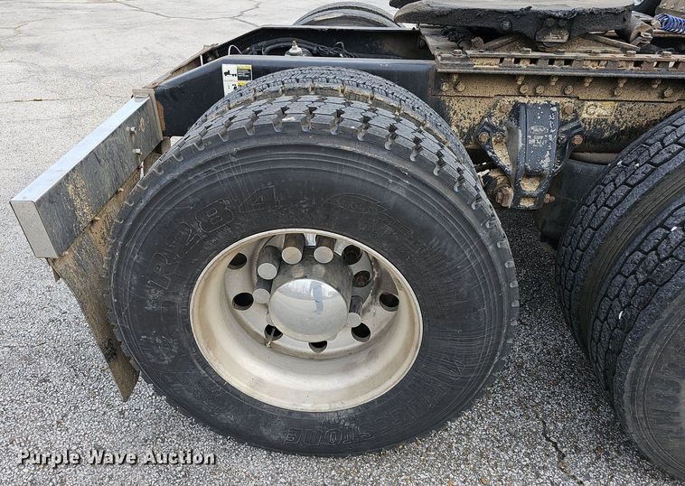 image for item EJ5953 2006 Peterbilt  379 semi truck