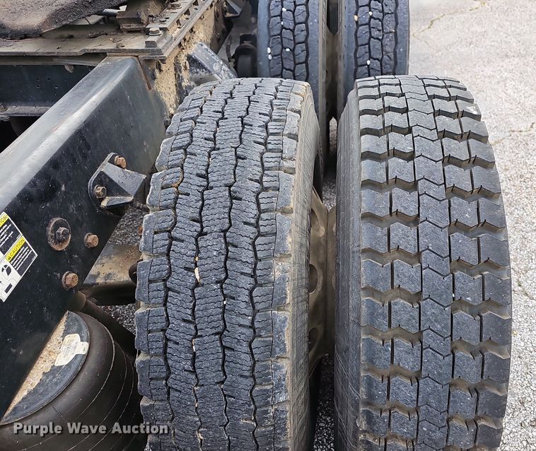 image for item EJ5953 2006 Peterbilt  379 semi truck