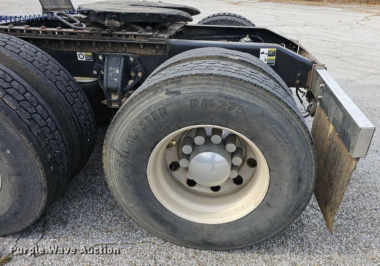 image for item EJ5953 2006 Peterbilt  379 semi truck