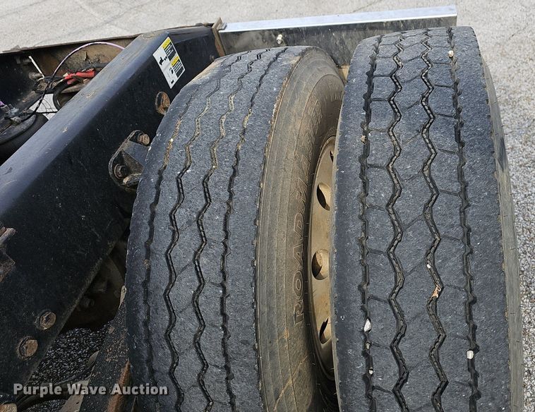 image for item EJ5953 2006 Peterbilt  379 semi truck