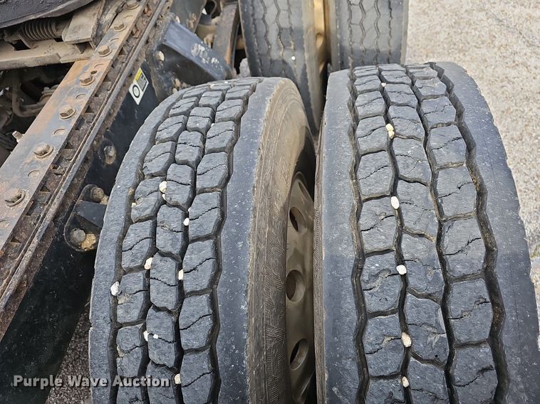 image for item EJ5953 2006 Peterbilt  379 semi truck