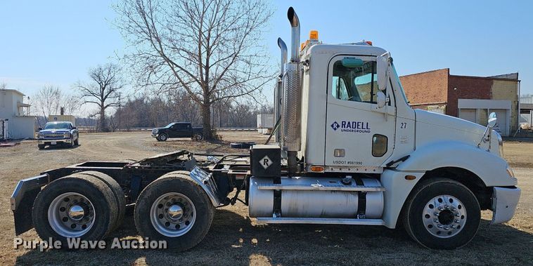 image for item EJ5967 2006 Freightliner Columbia semi truck