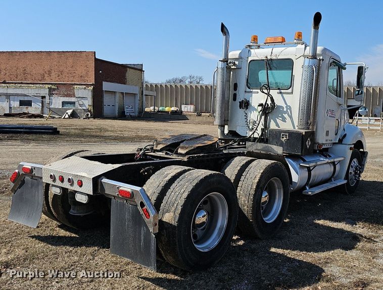 image for item EJ5967 2006 Freightliner Columbia semi truck