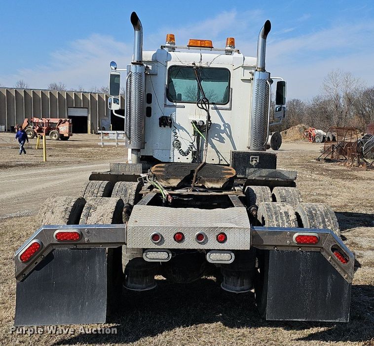 image for item EJ5967 2006 Freightliner Columbia semi truck