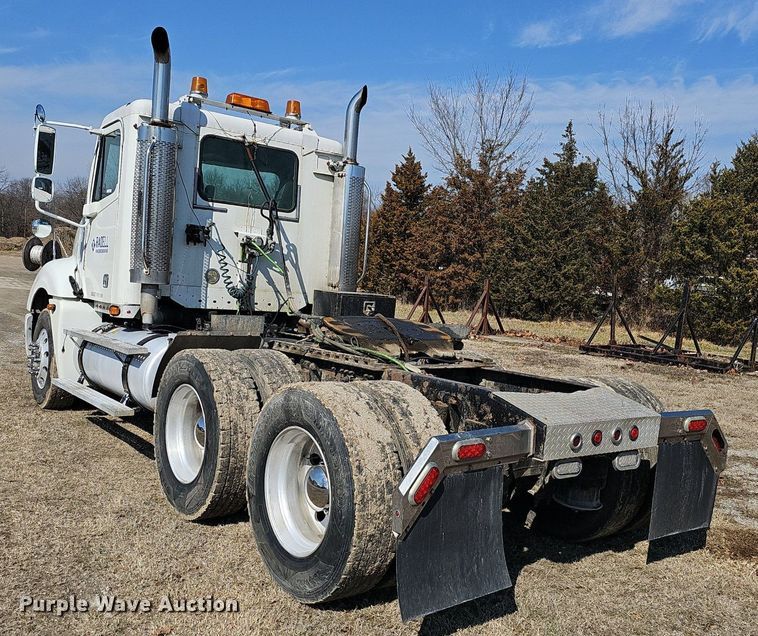 image for item EJ5967 2006 Freightliner Columbia semi truck
