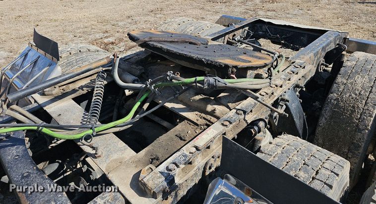 image for item EJ5967 2006 Freightliner Columbia semi truck