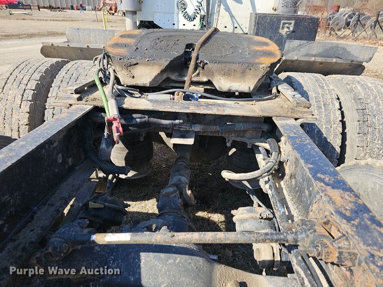 image for item EJ5967 2006 Freightliner Columbia semi truck