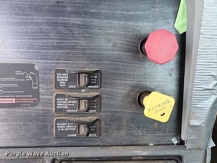 image for item EJ5967 2006 Freightliner Columbia semi truck