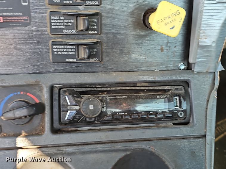 image for item EJ5967 2006 Freightliner Columbia semi truck