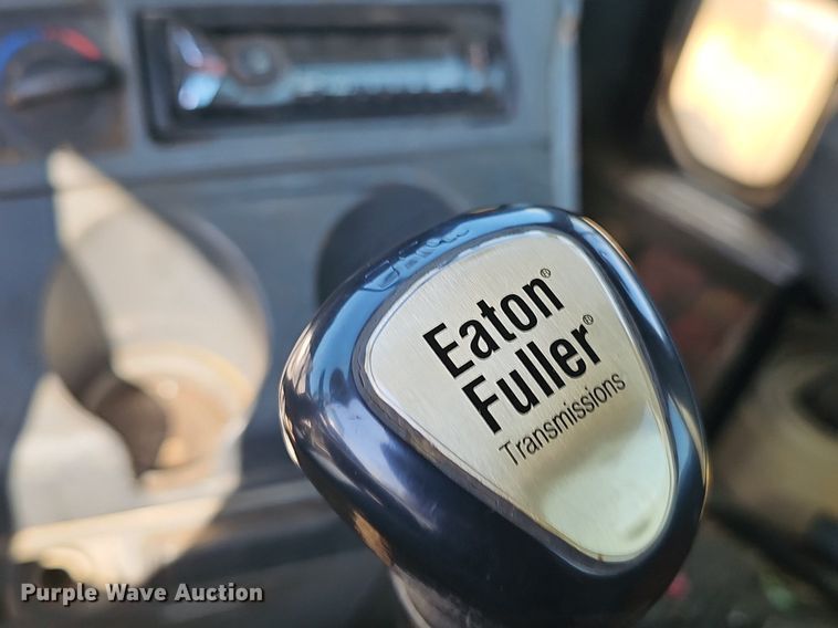 image for item EJ5967 2006 Freightliner Columbia semi truck