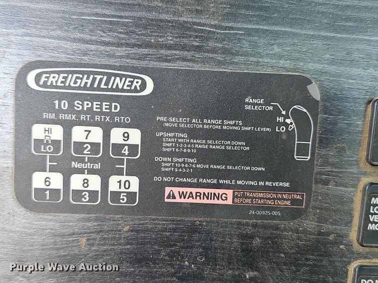 image for item EJ5967 2006 Freightliner Columbia semi truck