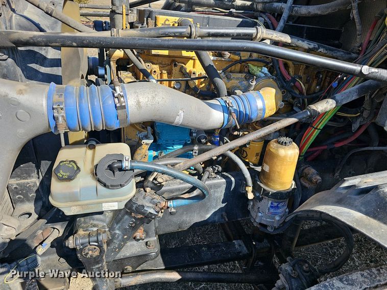 image for item EJ5967 2006 Freightliner Columbia semi truck